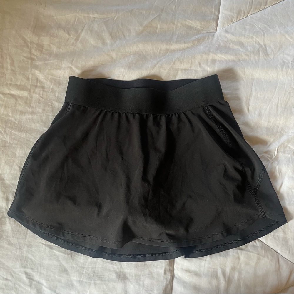 Aritzia mini tennis skirt with built in shorts